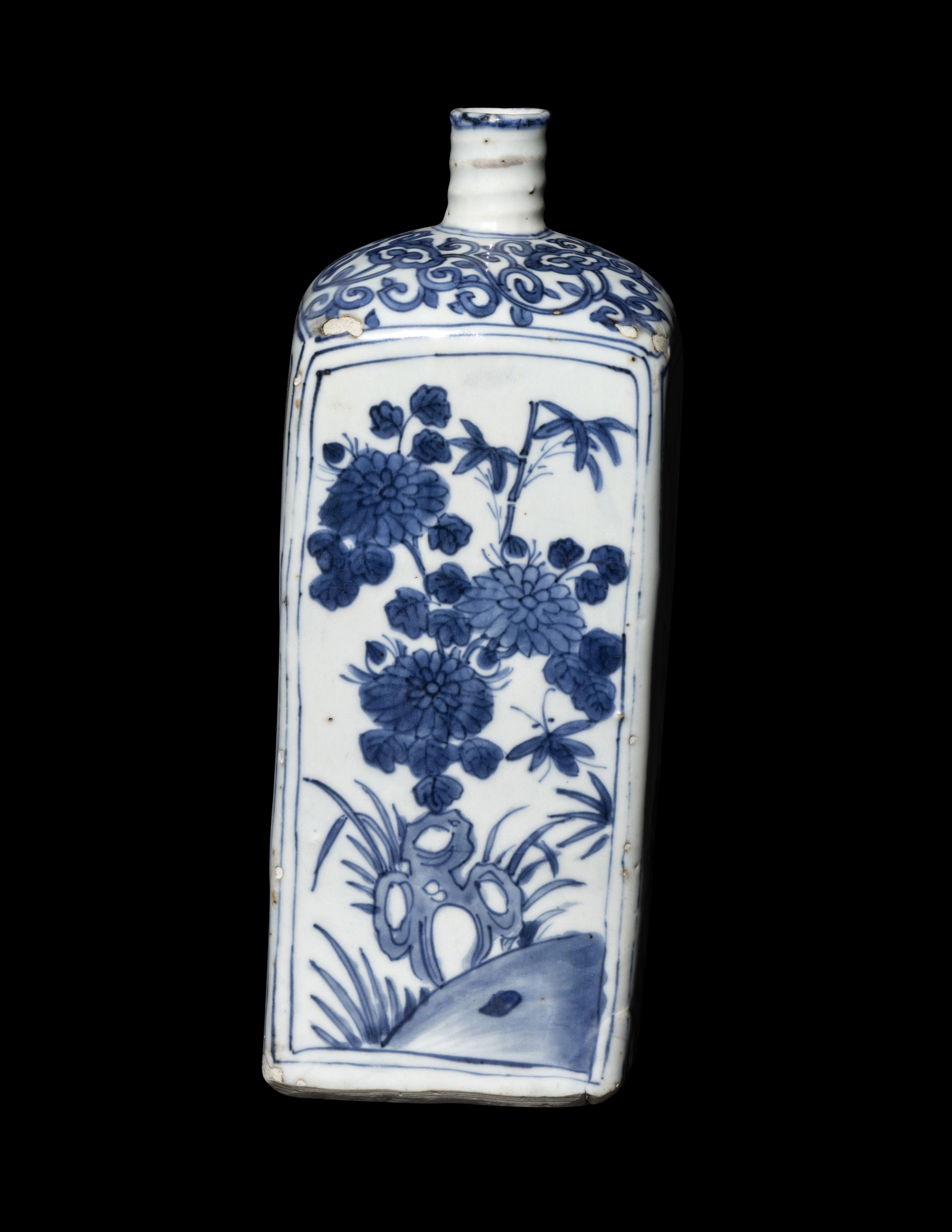 清時代　康熙年製　青花　五口瓶 人物文 多管瓶 陶磁器 古美術品 旧家蔵出し A Chinese Blue and White Porcelain Wine Bottle | Freeman's