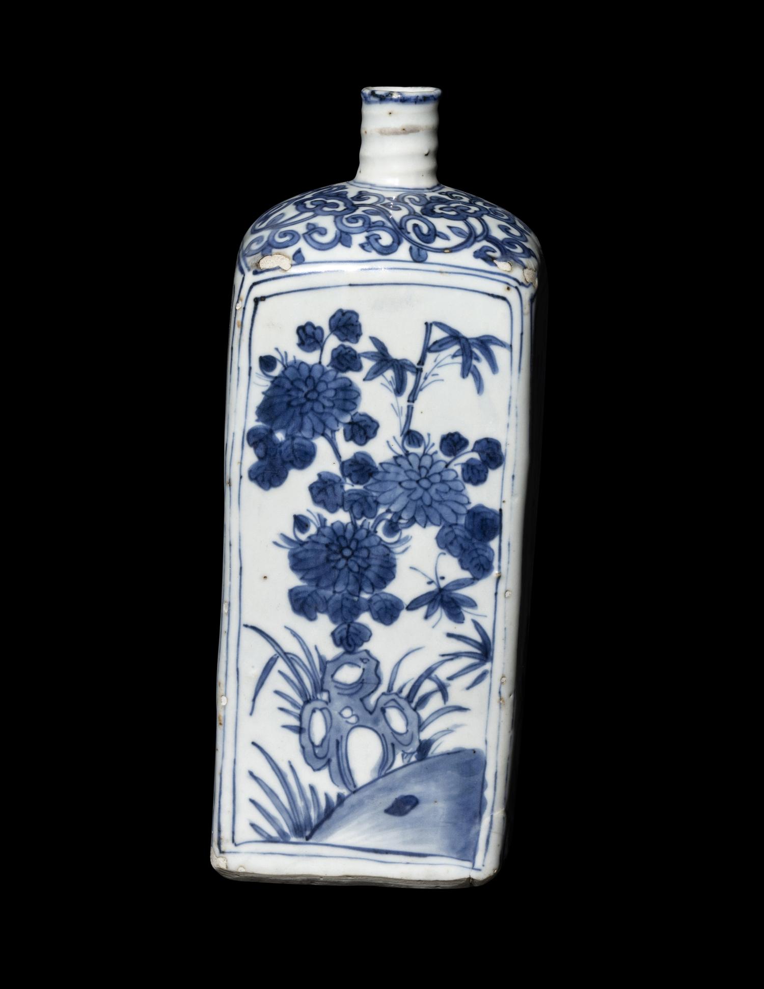 A Chinese Blue and White Porcelain Wine Bottle