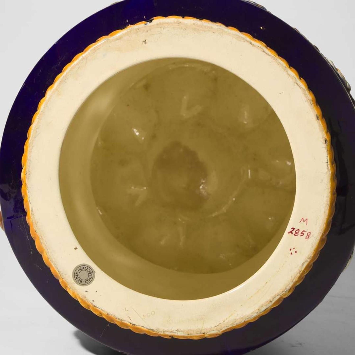 A Wedgwood Majolica Fan Pattern Garden Seat UK, 1880s
