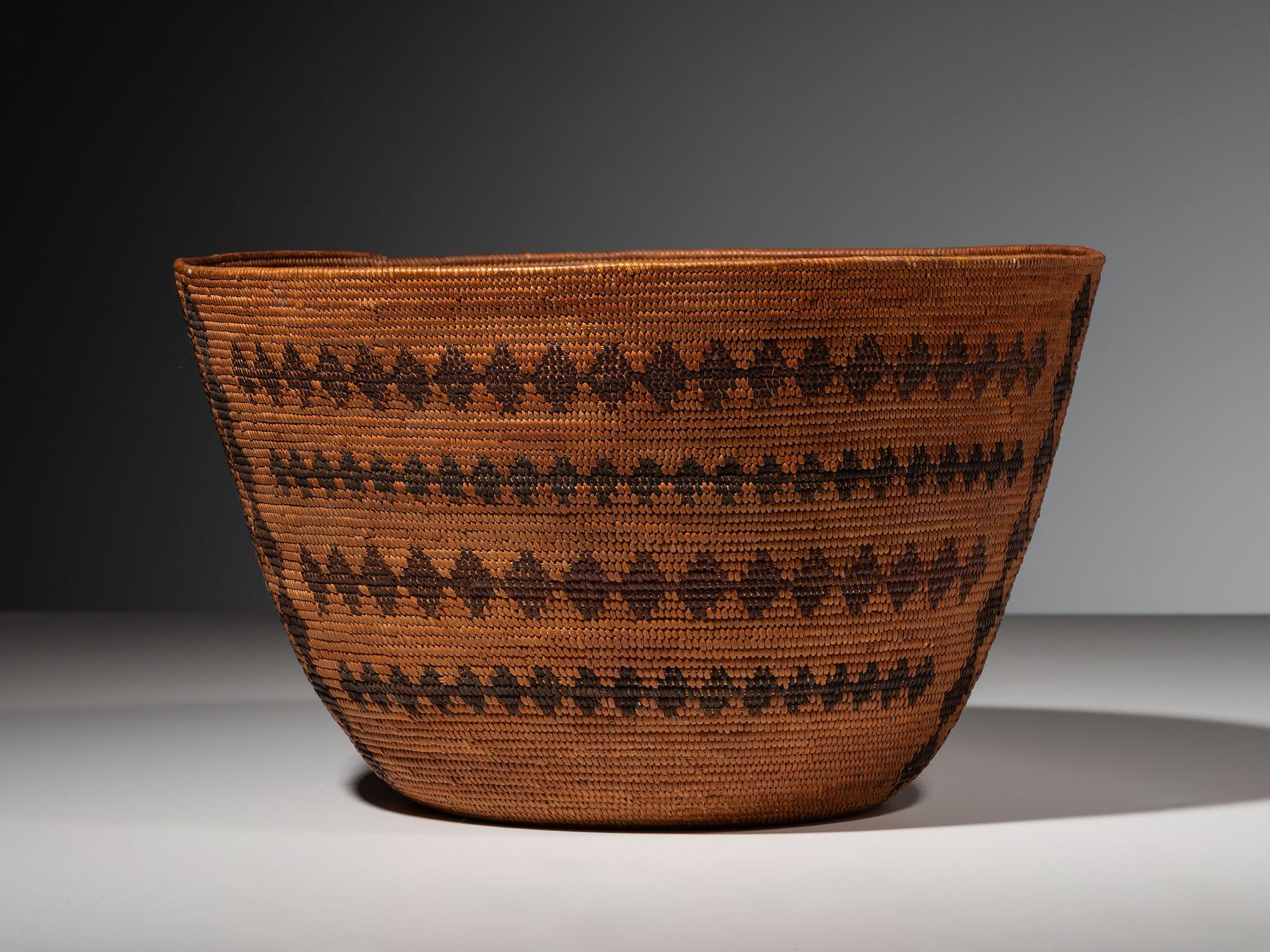 Mono Polychrome Basket
