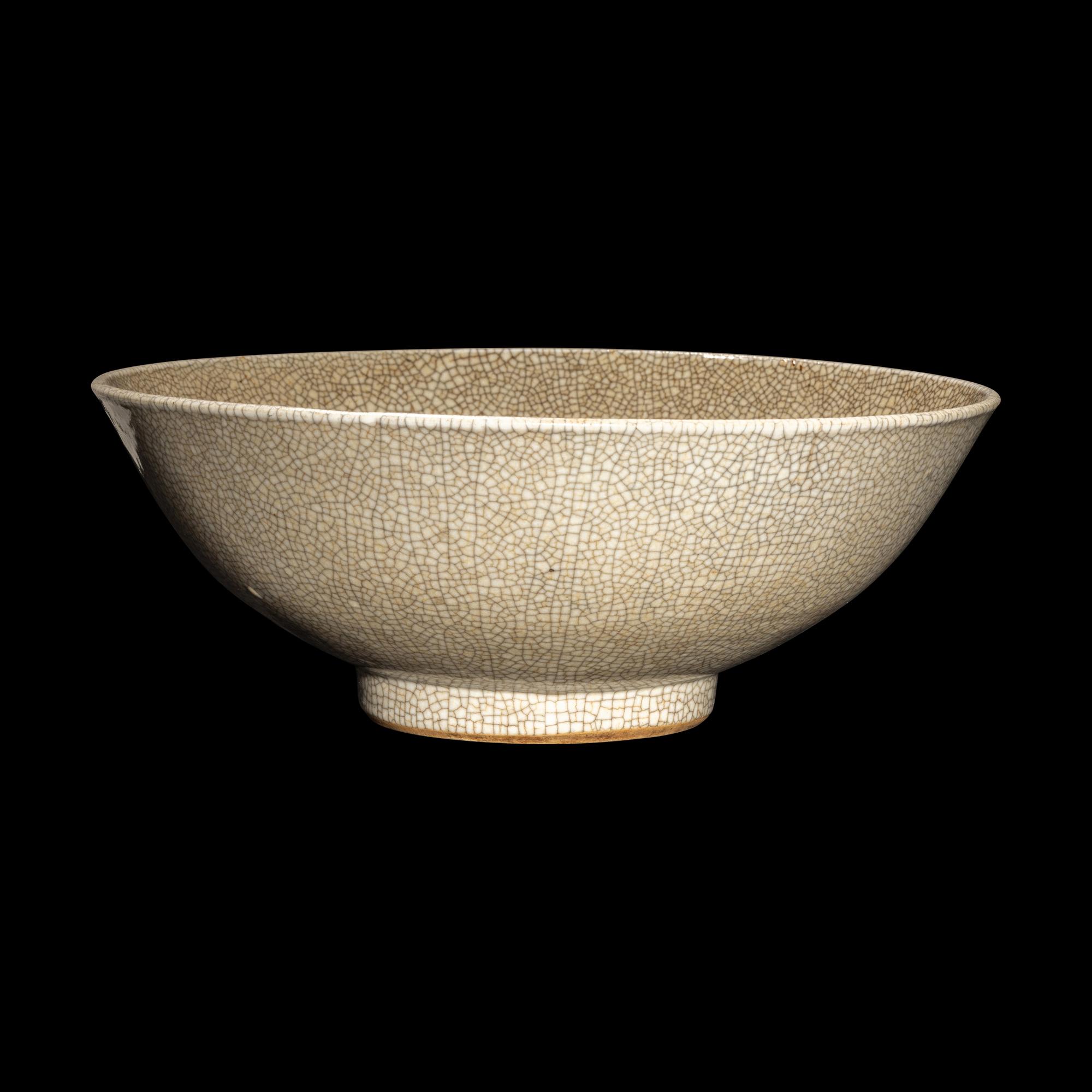 A Chinese Crackled Glazed Porcelain Bowl,18th Century or Later 清中期或以后 哥釉碗