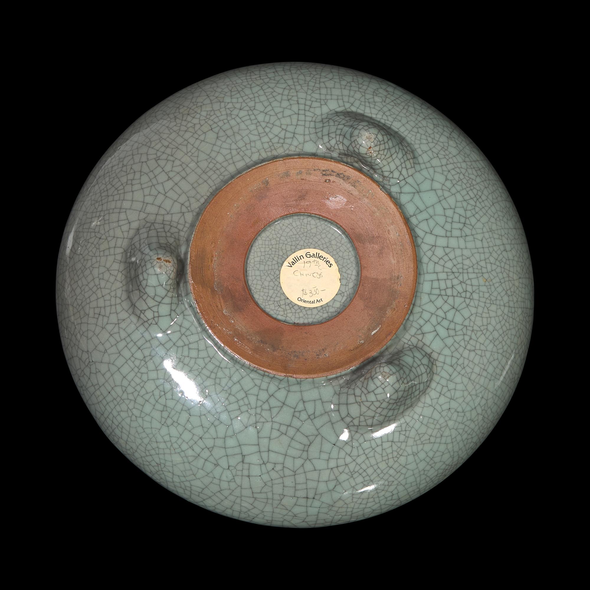 A Chinese Crackle-Glazed Shallow Censer, Late Qing Dynasty-Republic Period 晚清-民國 哥釉盤
