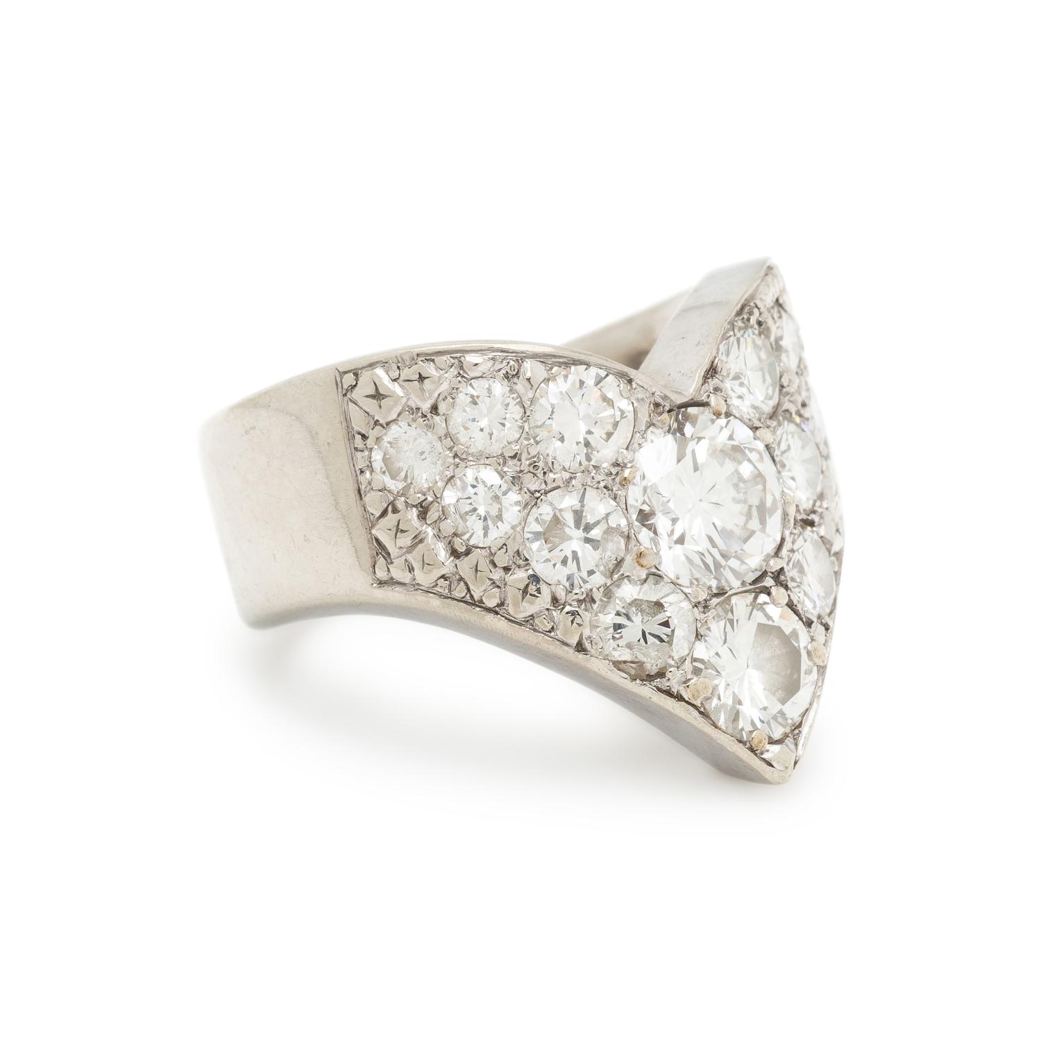 DIAMOND AND WHITE GOLD RING
