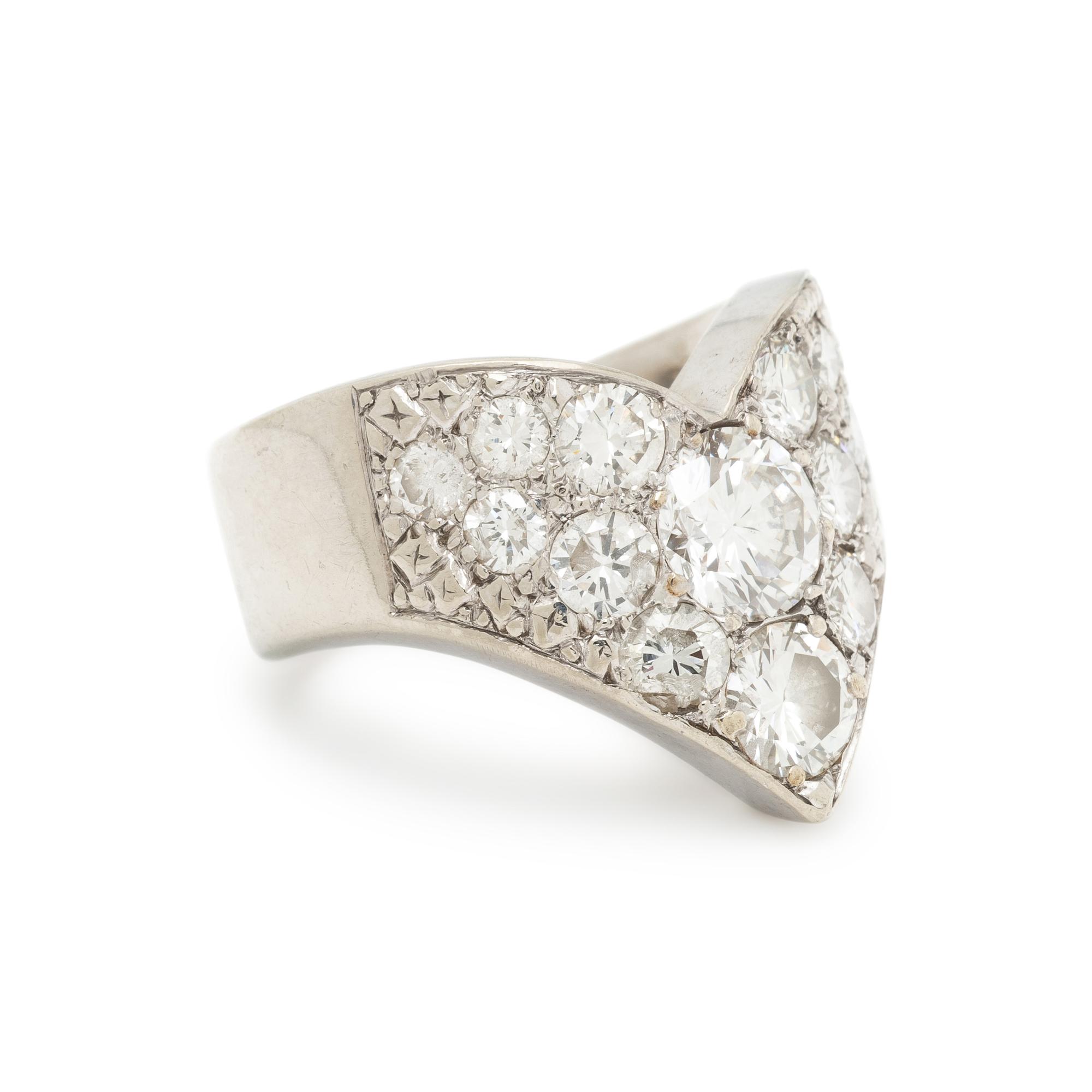 DIAMOND AND WHITE GOLD RING