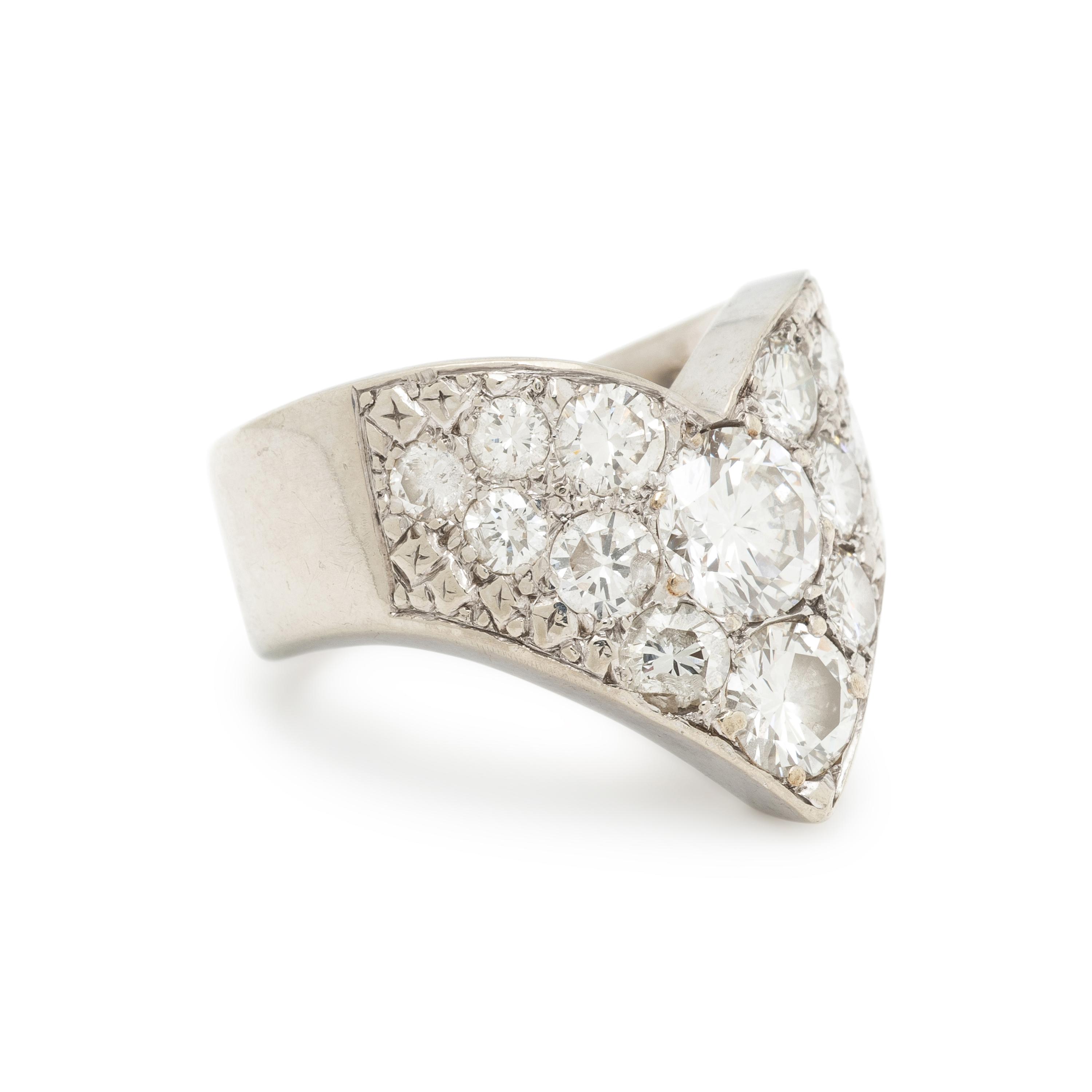 DIAMOND AND WHITE GOLD RING
