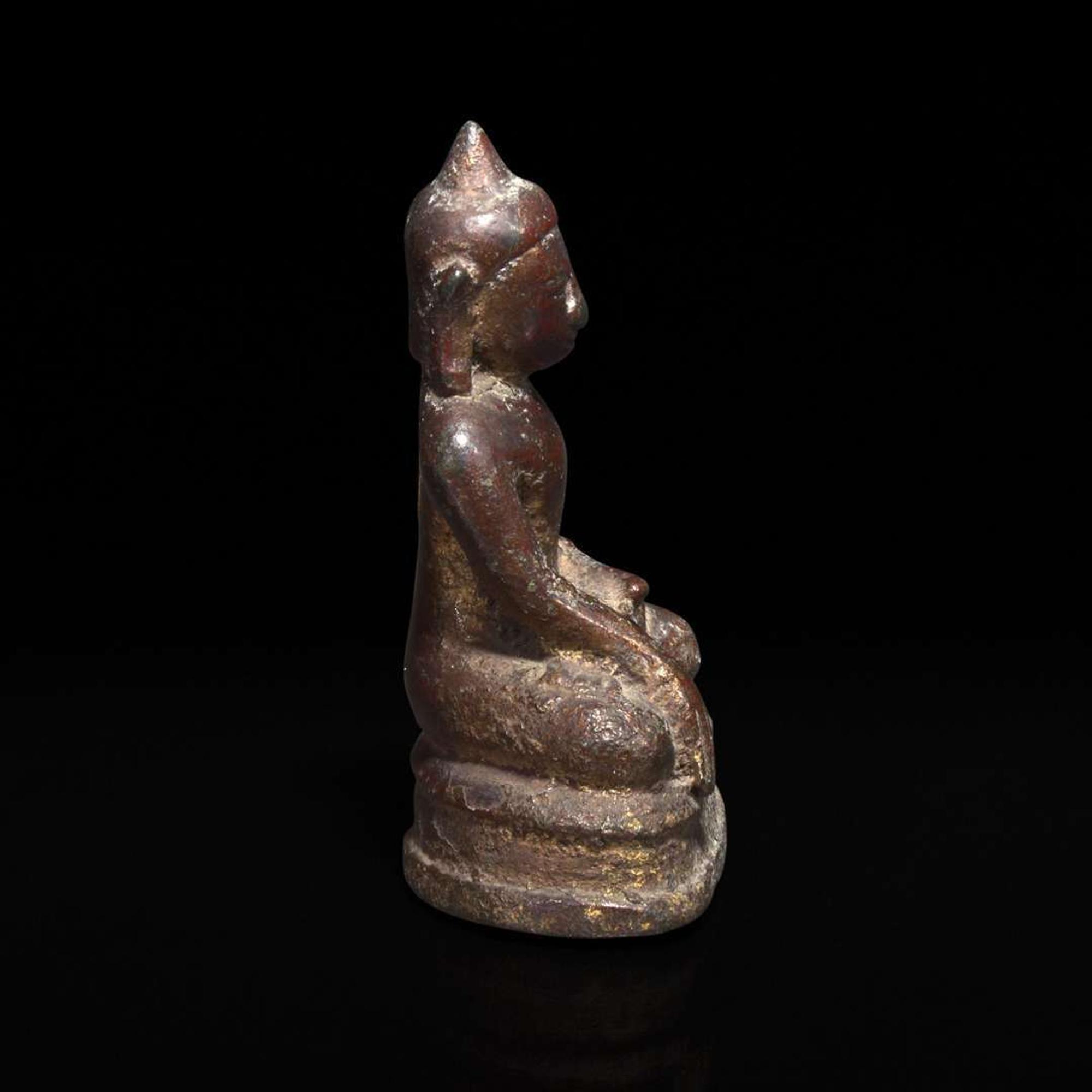 A small Burmese bronze Buddha 缅甸铜佛造像 18th century or earlier ???????