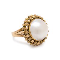 YELLOW GOLD AND CULTURED MABE PEARL RING