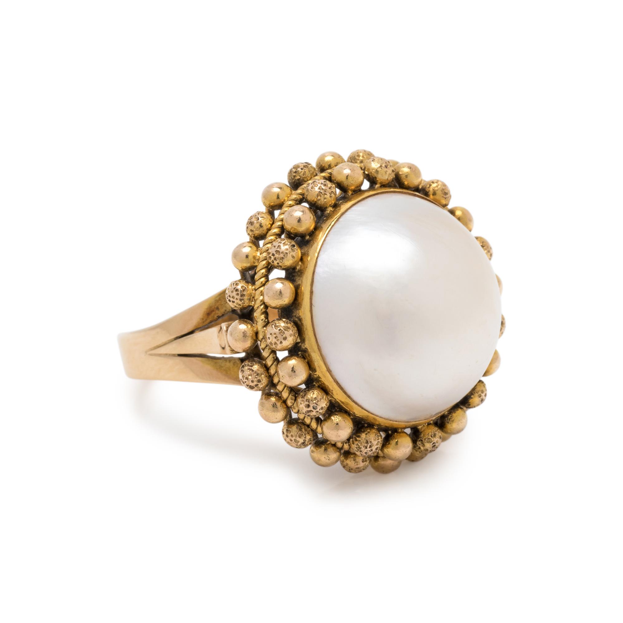 YELLOW GOLD AND CULTURED MABE PEARL RING