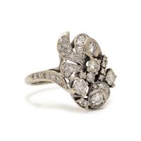 WHITE GOLD AND DIAMOND RING