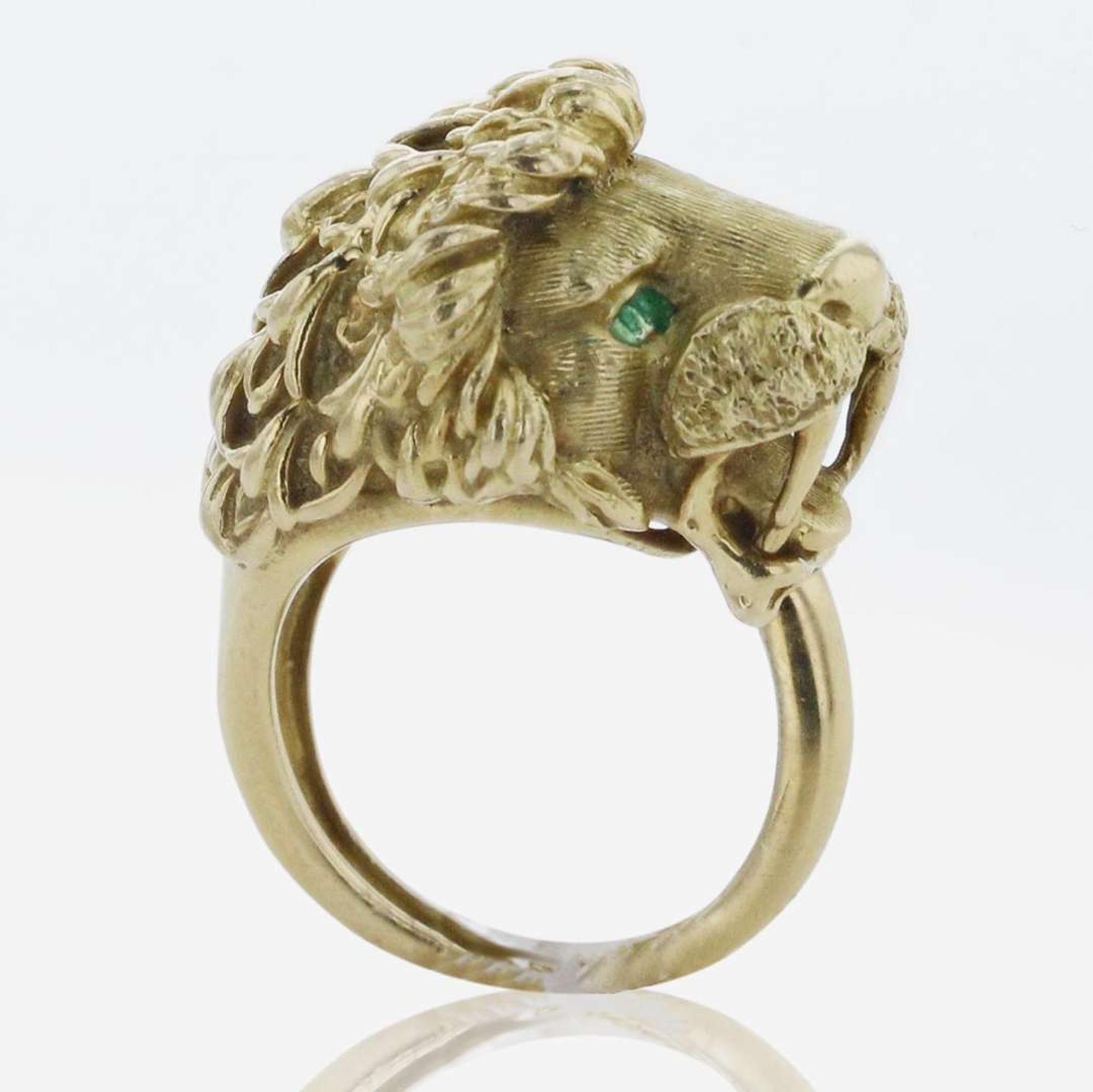 An 18K Yellow Gold Lion Head Ring
