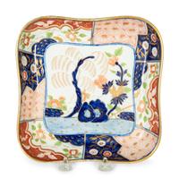 Two Chamberlain's Worcester Porcelain Oval Platters and a Pair of Shaped Square Dishes
