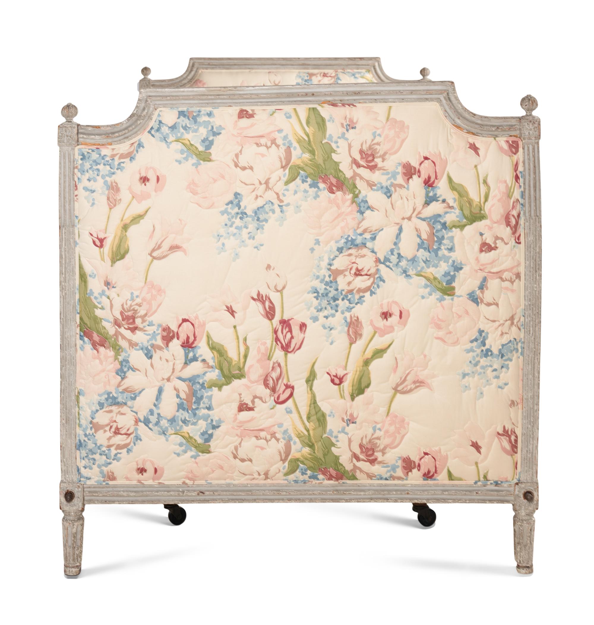 A Louis XVI Gray-Painted Daybed