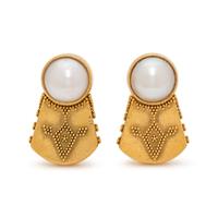 YELLOW GOLD AND CULTURED MABE PEARL EARCLIPS