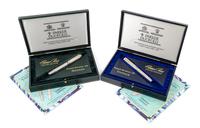 A Parker Duofold Classic Pens Vintage and Modern Celebration Limited Edition Two Pen Set