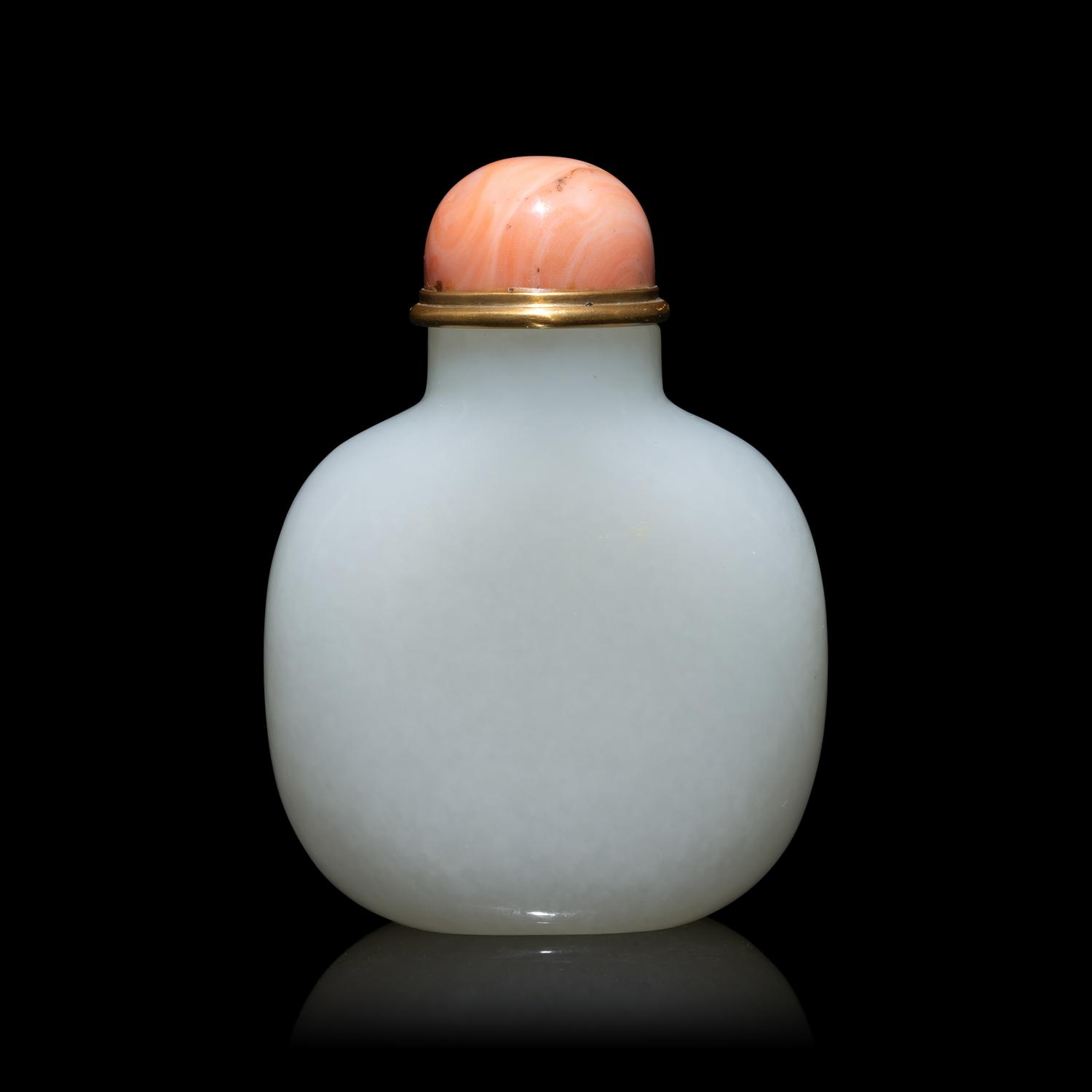 A Large Chinese White Jade Snuff Bottle, 18th/19th Century 清中期 白玉素面鼻煙壺