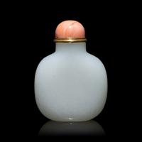 A Large Chinese White Jade Snuff Bottle, 18th/19th Century 清中期 白玉素面鼻煙壺