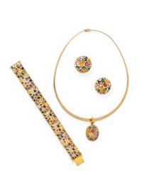 YELLOW GOLD AND MULTICOLOR SAPPHIRE SUITE