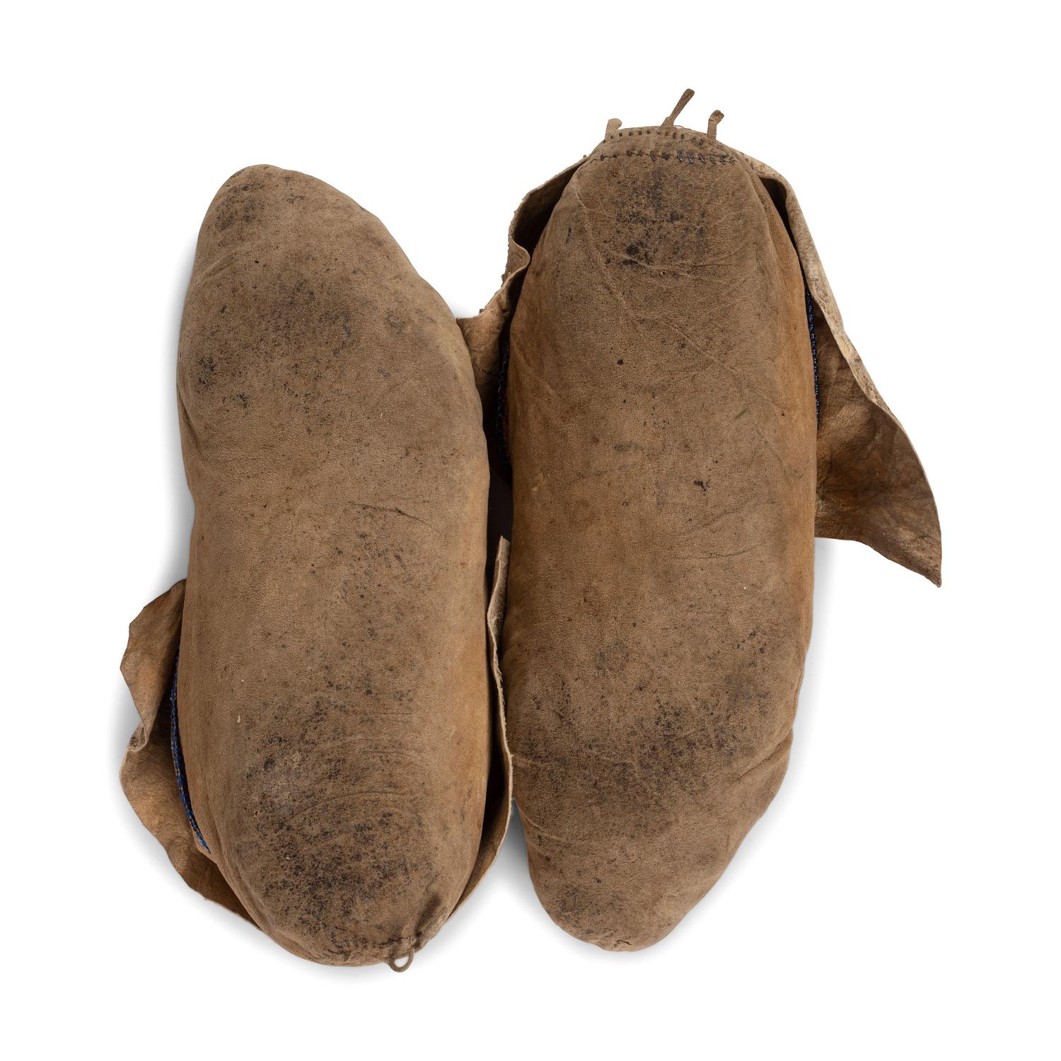 Cree Hide Soft-Soled Moccasins