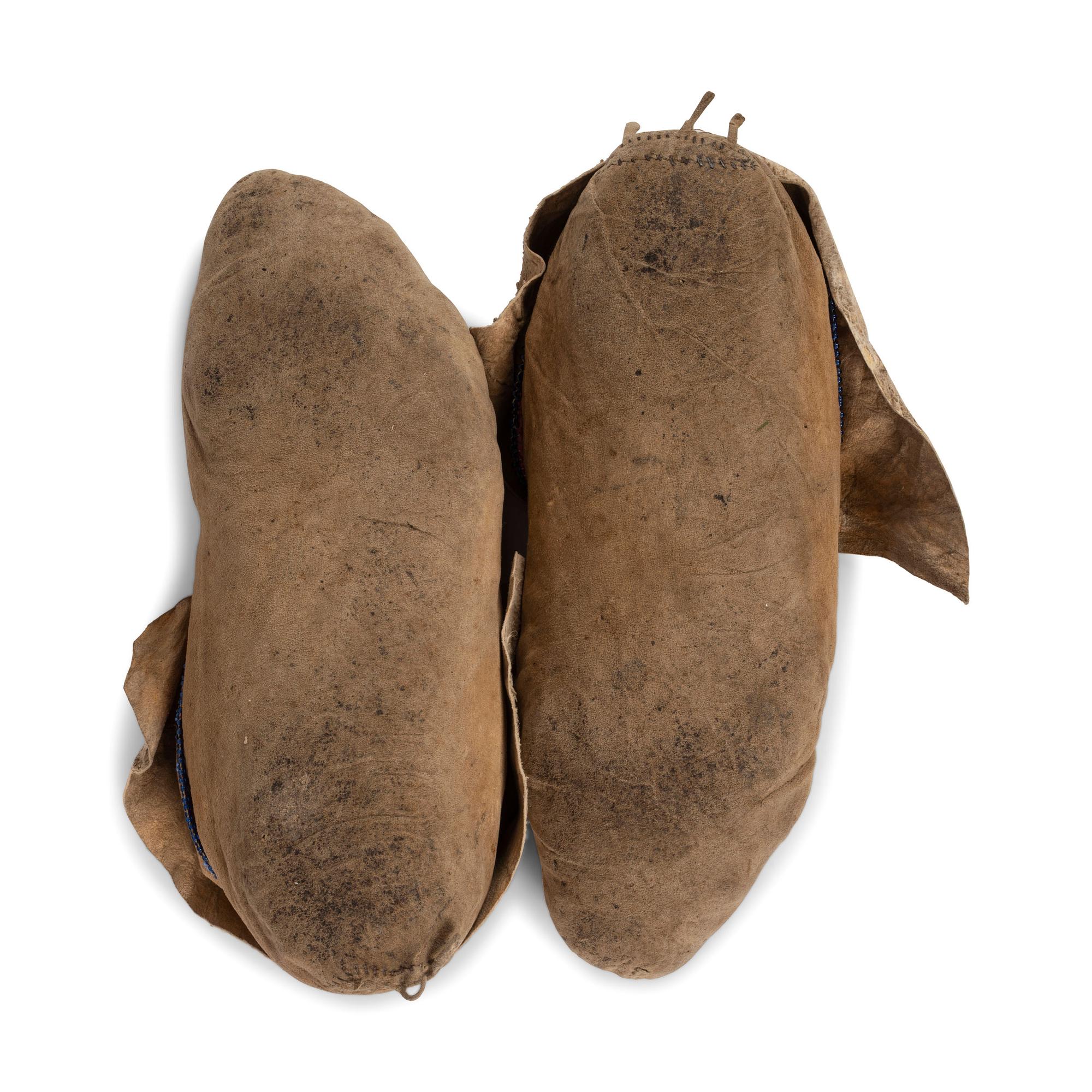 Cree Hide Soft-Soled Moccasins