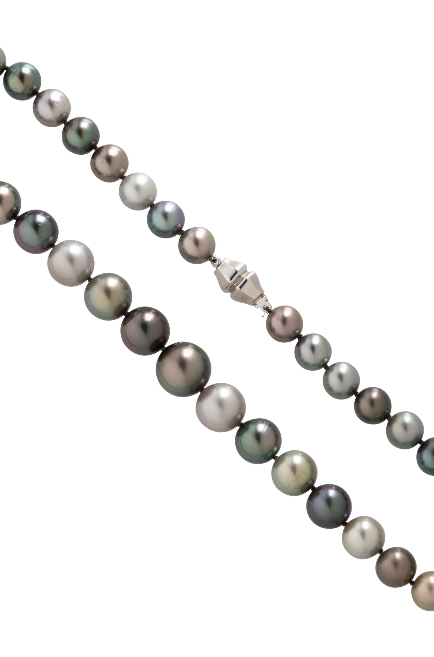 WHITE GOLD AND CULTURED TAHITIAN PEARL NECKLACE