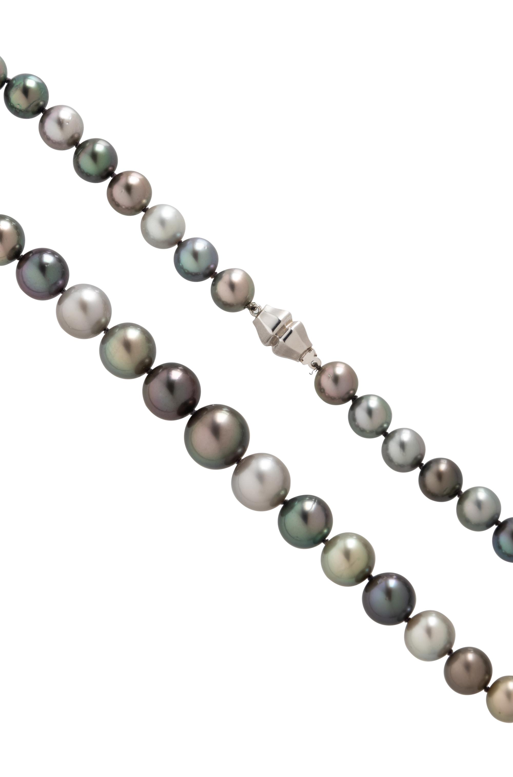 WHITE GOLD AND CULTURED TAHITIAN PEARL NECKLACE