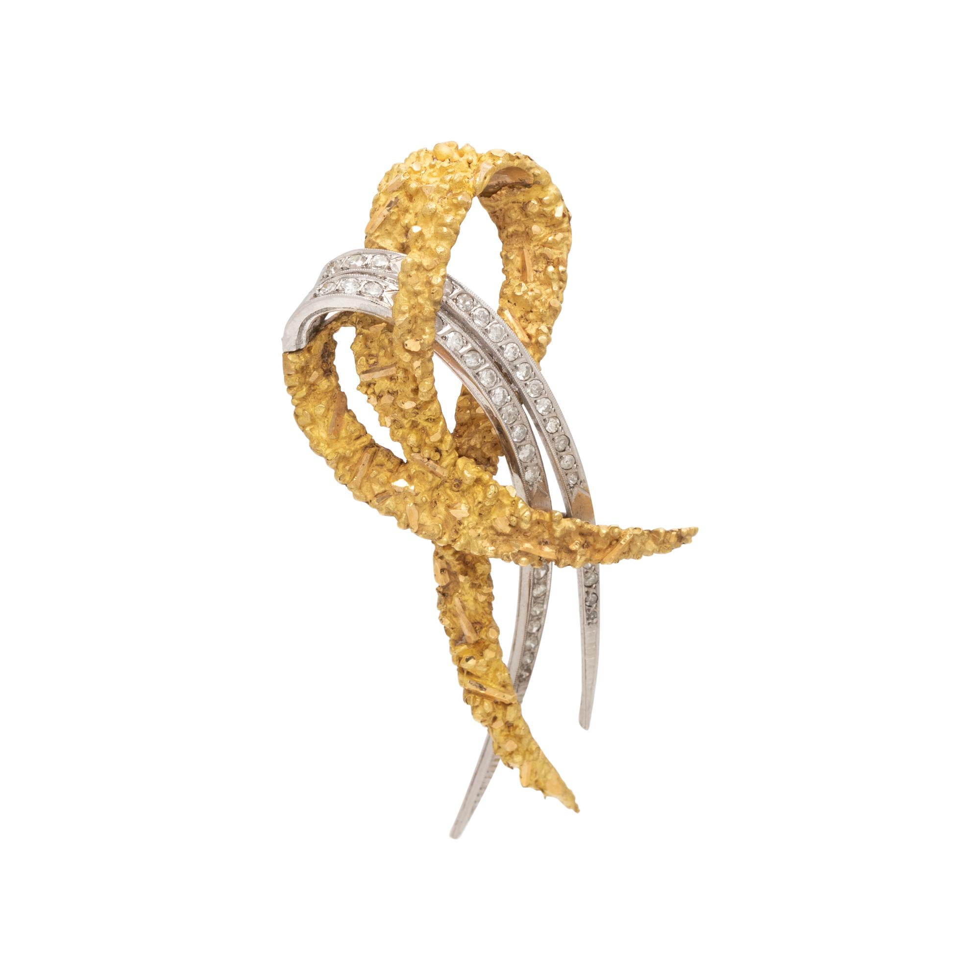 BICOLOR GOLD AND DIAMOND BROOCH