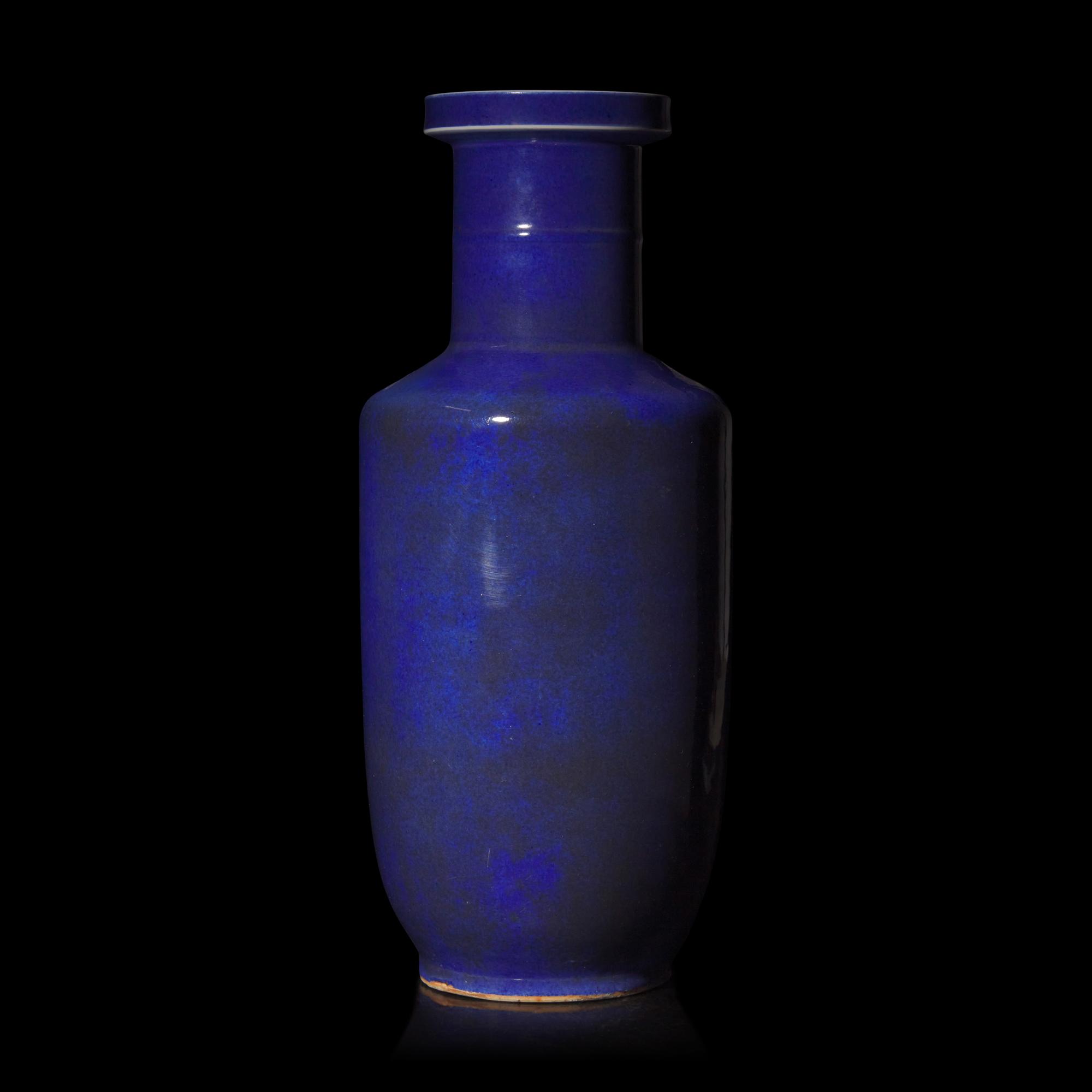A Chinese Bleu Poudre Glazed Rouleau Vase, Late Qing Dynasty 清晚期 灑藍釉棒槌瓶