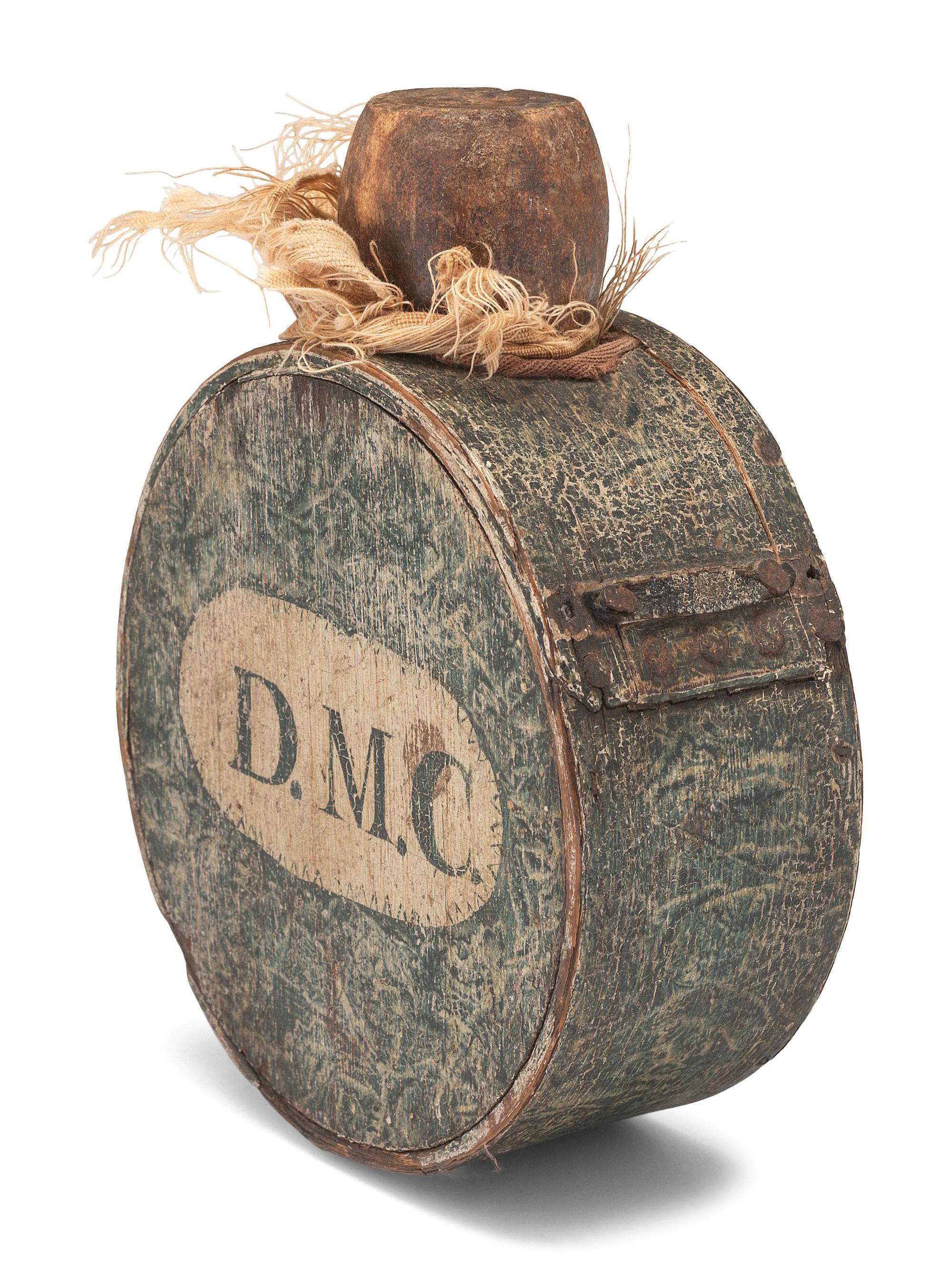 [AMERICANA]. "D.M.C." sponge decorated drum canteen