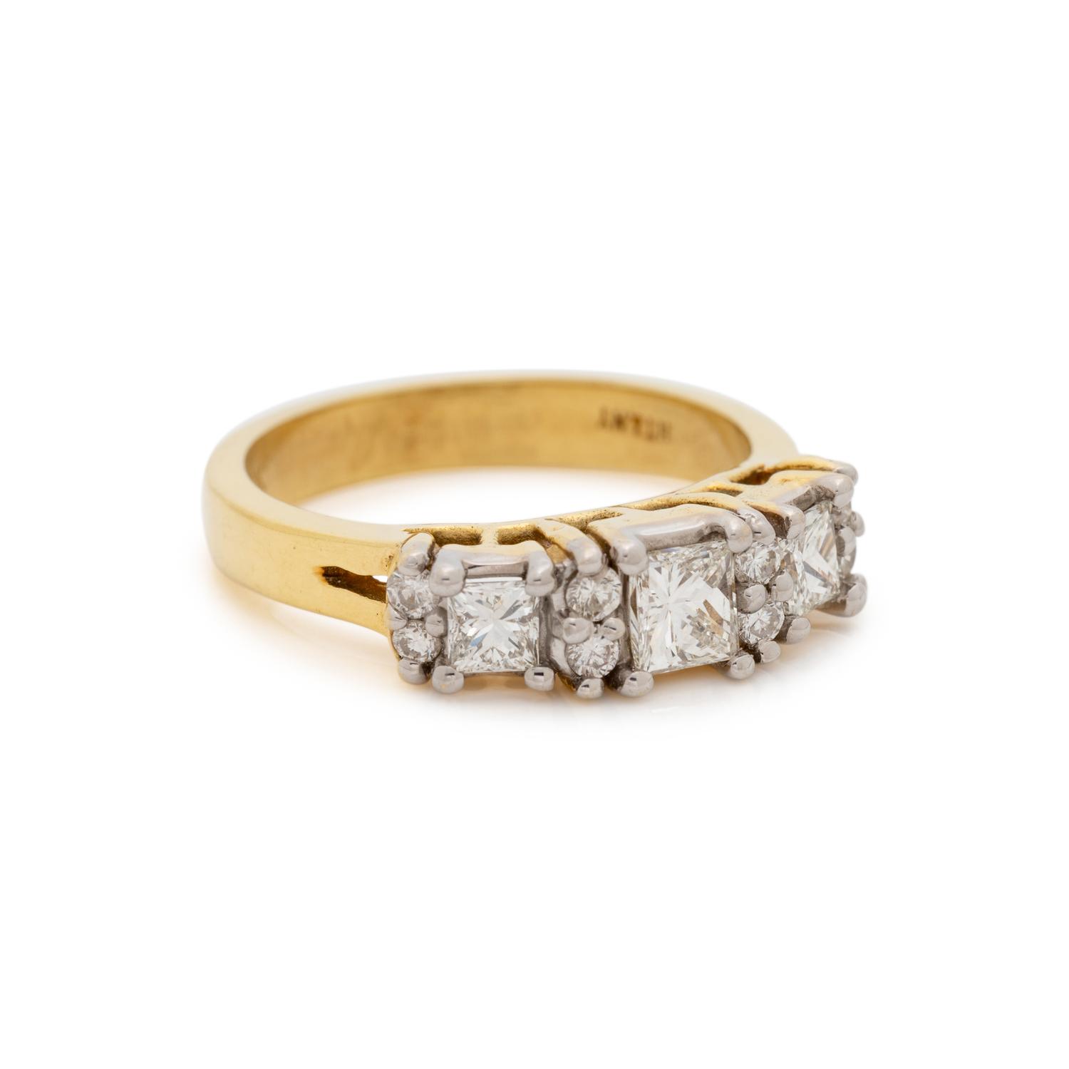 YELLOW GOLD AND DIAMOND RING