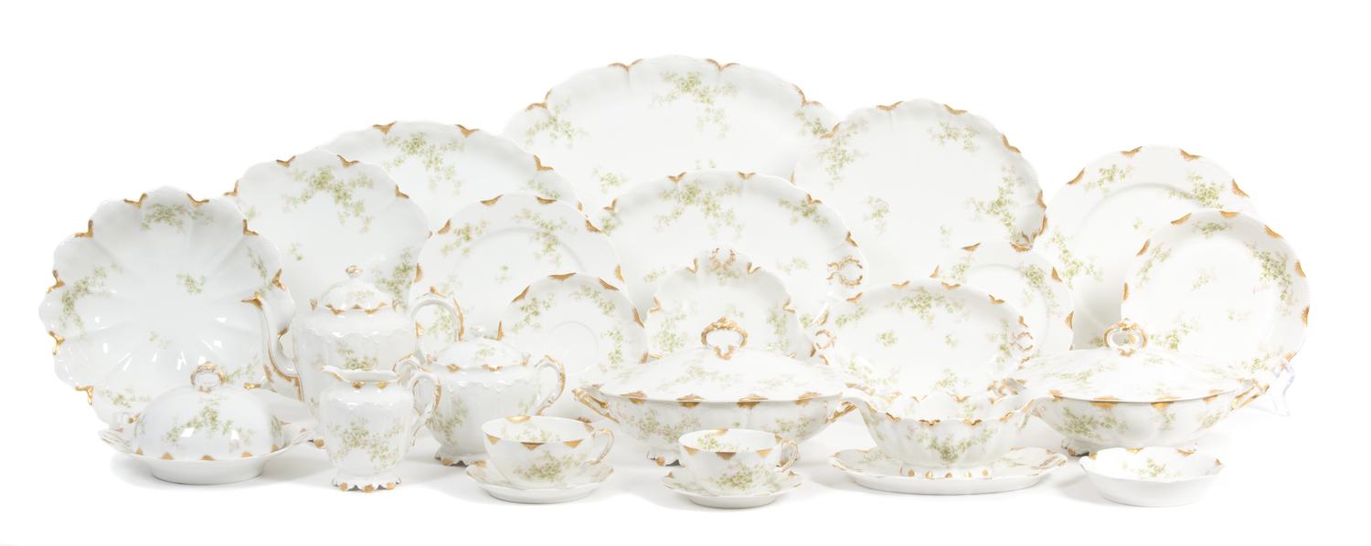 A Haviland Limoges Porcelain Dinner Service for Twelve Diameter of dinner plate 9 5/8 inches. — 20TH CENTURY