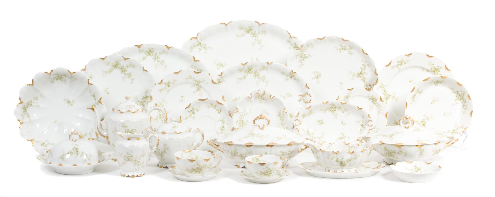A Haviland Limoges Porcelain Dinner Service for Twelve Diameter of dinner plate 9 5/8 inches. — 20TH CENTURY