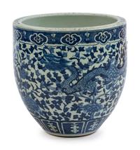 A Chinese Export Porcelain Jardinière
