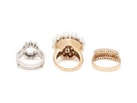 COLLECTION OF GOLD, DIAMOND AND PEARL RINGS