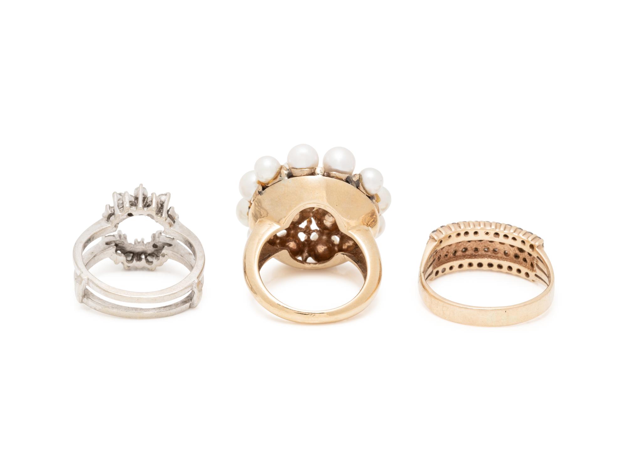 COLLECTION OF GOLD, DIAMOND AND PEARL RINGS