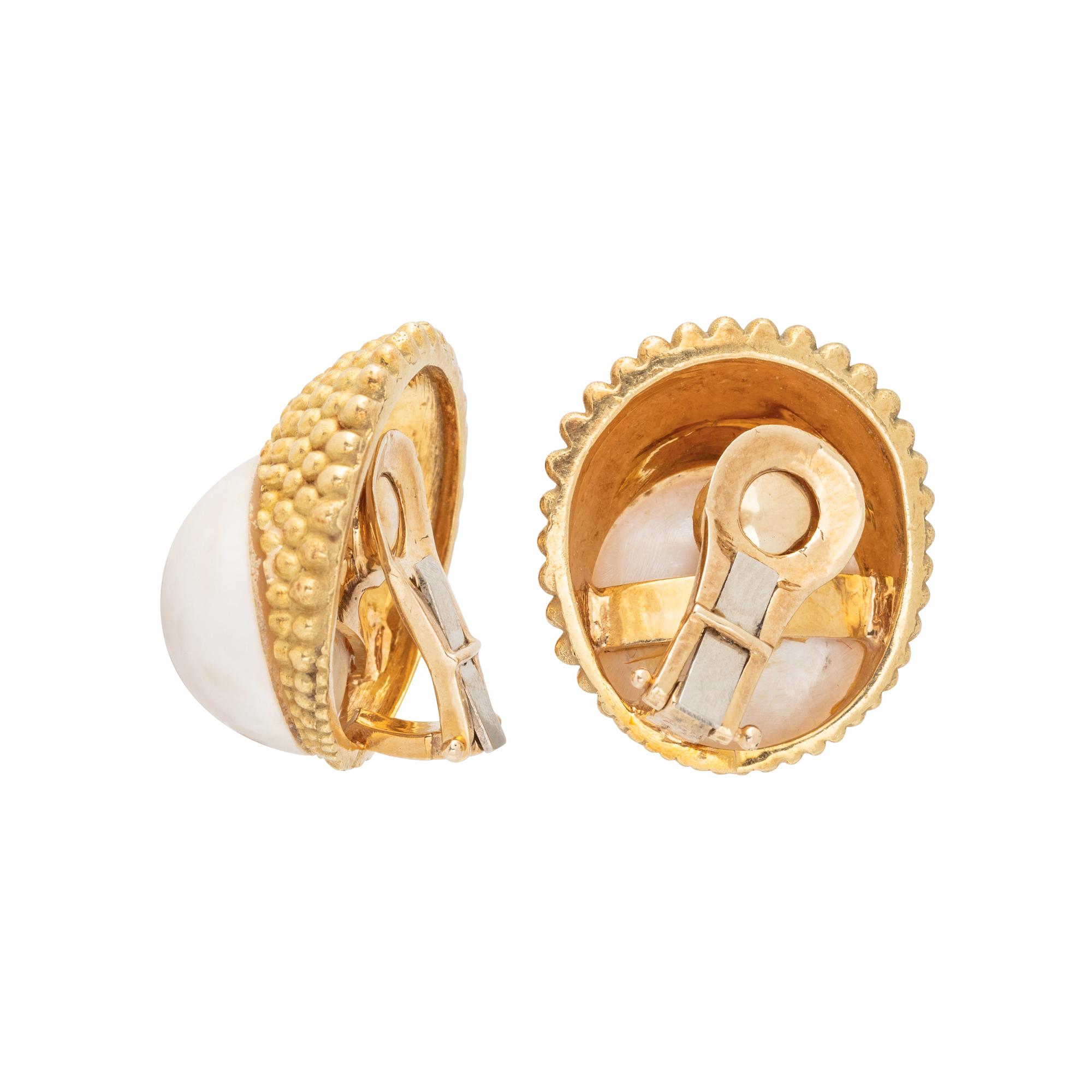 YELLOW GOLD AND CULTURED MABE PEARL EARCLIPS