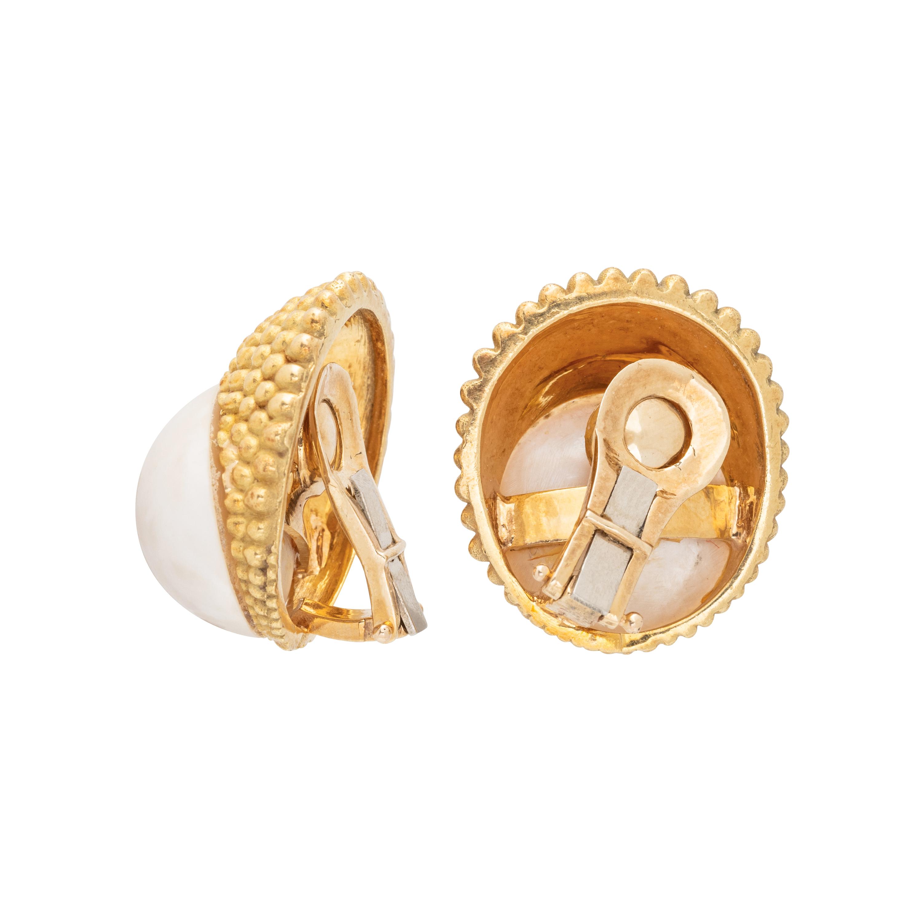 YELLOW GOLD AND CULTURED MABE PEARL EARCLIPS