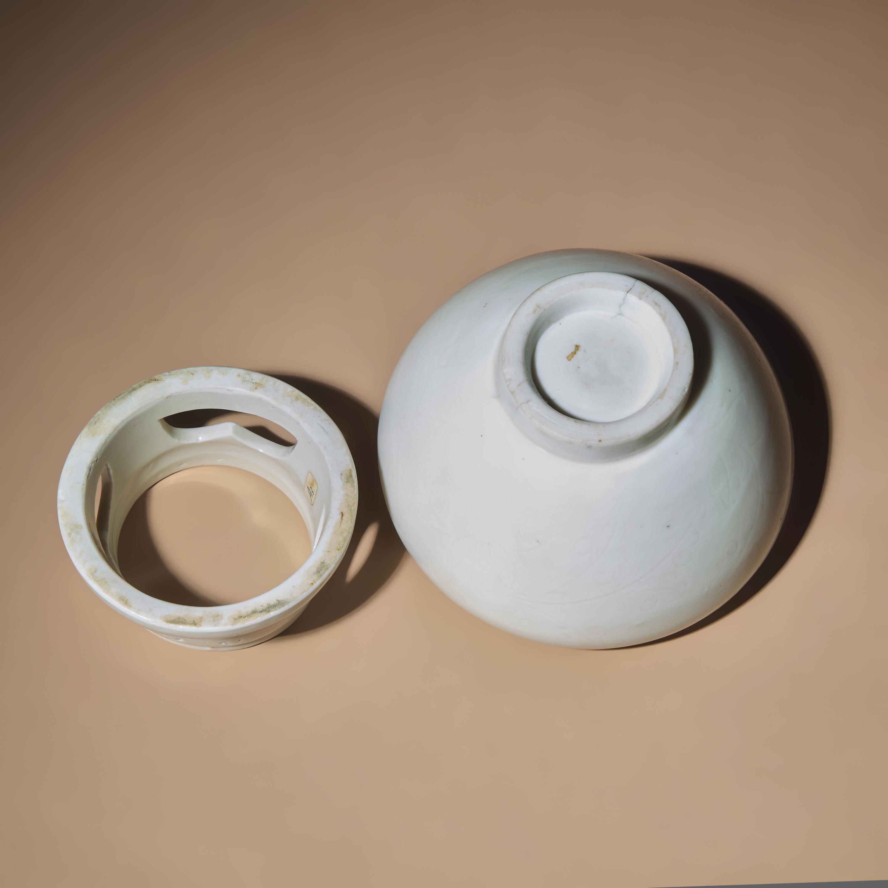 A Rare Chinese Blanc-de-Chine Porcelain Oil Lamp and Stand, Mid 17th-Early 18th Century — 清早期 德化白瓷暗刻花卉紋帶座油燈