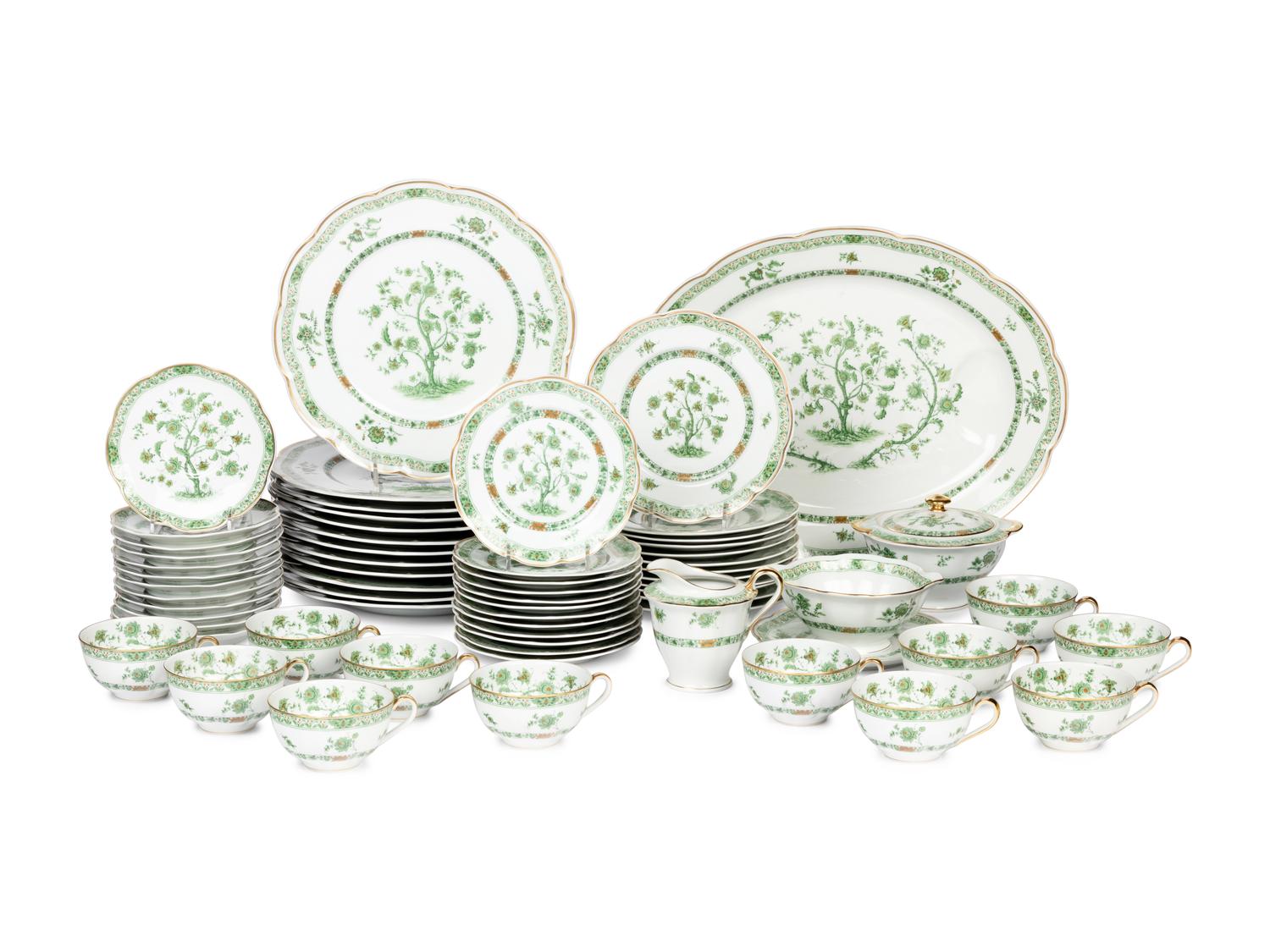 A Haviland Limoges Bonneval Porcelain Dinner Service