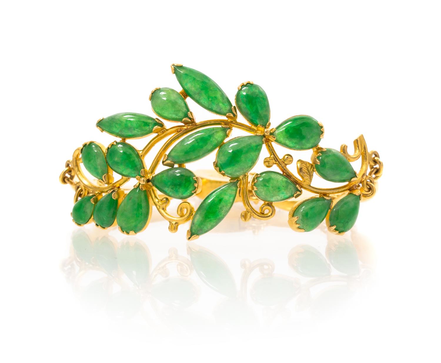 A High Karat Yellow Gold and Jadeite Bracelet, 20.70 dwts.