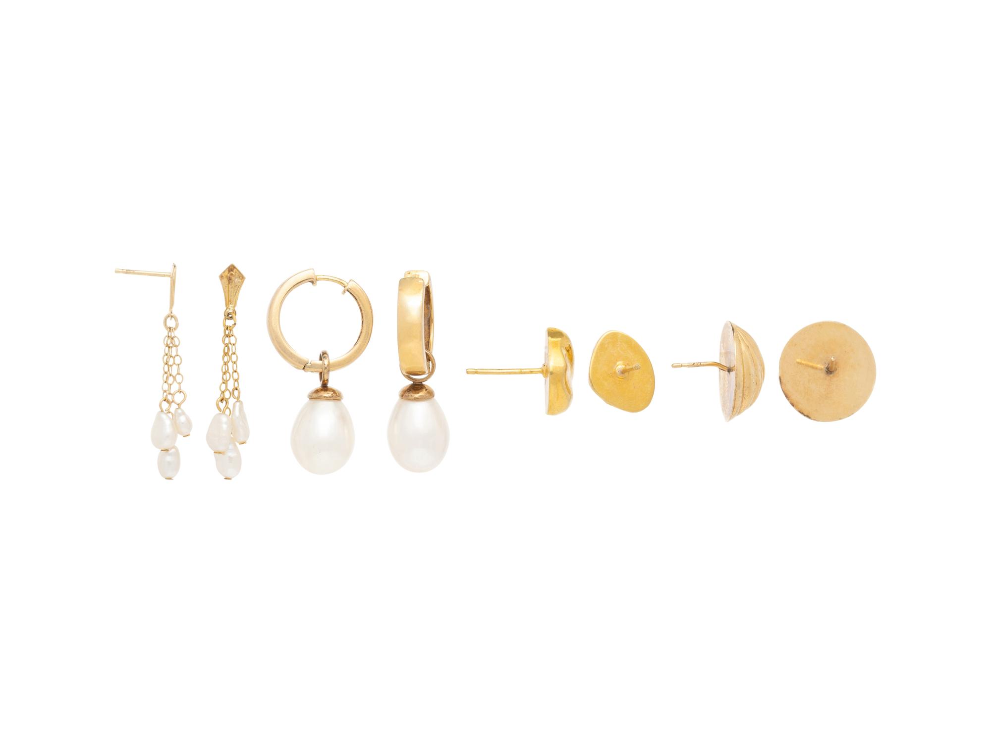 COLLECTION OF YELLOW GOLD EARRINGS