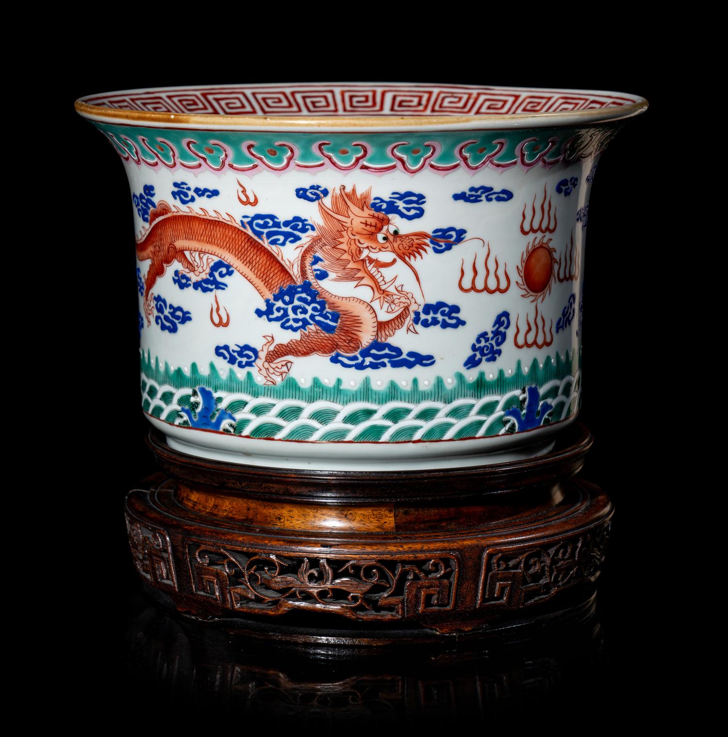 A Chinese Famille Rose Porcelain 'Dragon' Jardinière