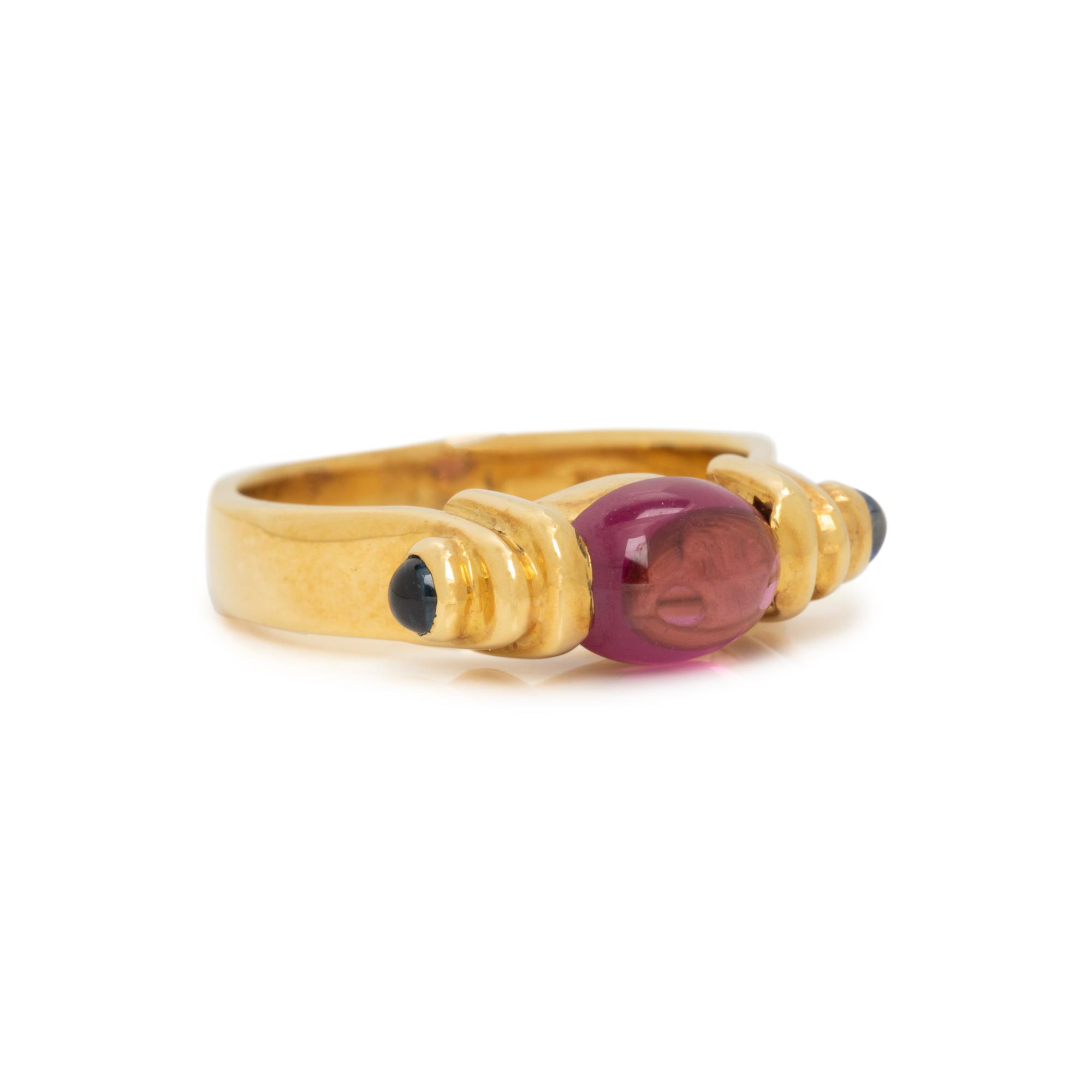 YELLOW GOLD AND GARNET RING