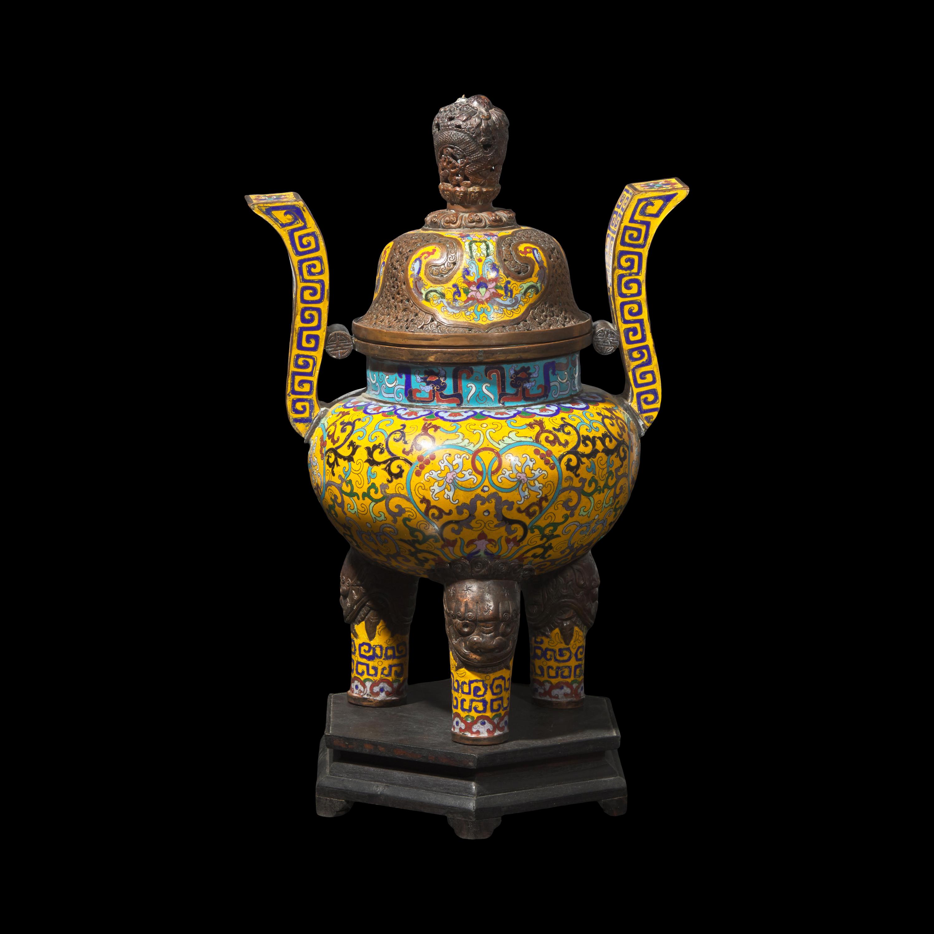 A Chinese Cloisonne Enamel Tripod Censer, 20th Century 近代 掐絲琺琅三足爐