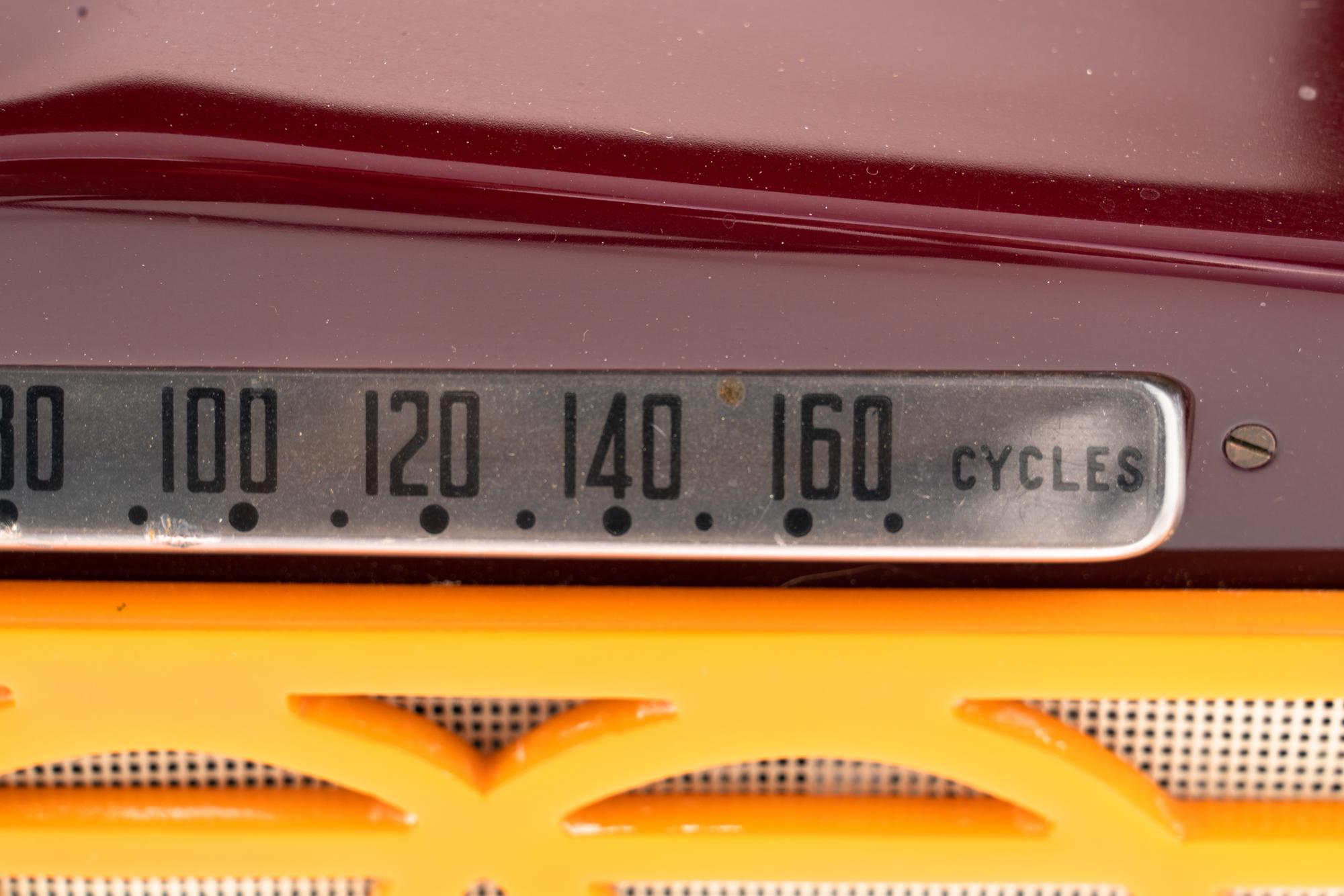 A Garod 126 Circle Grille Radio
