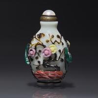 A Chinese Carved Five-Color Overlay Glass Snuff Bottle, Qing Dynasty, Circa 1736-1795 — 1736-1795年 涅白地套五色料喜上眉梢圖鼻煙壺