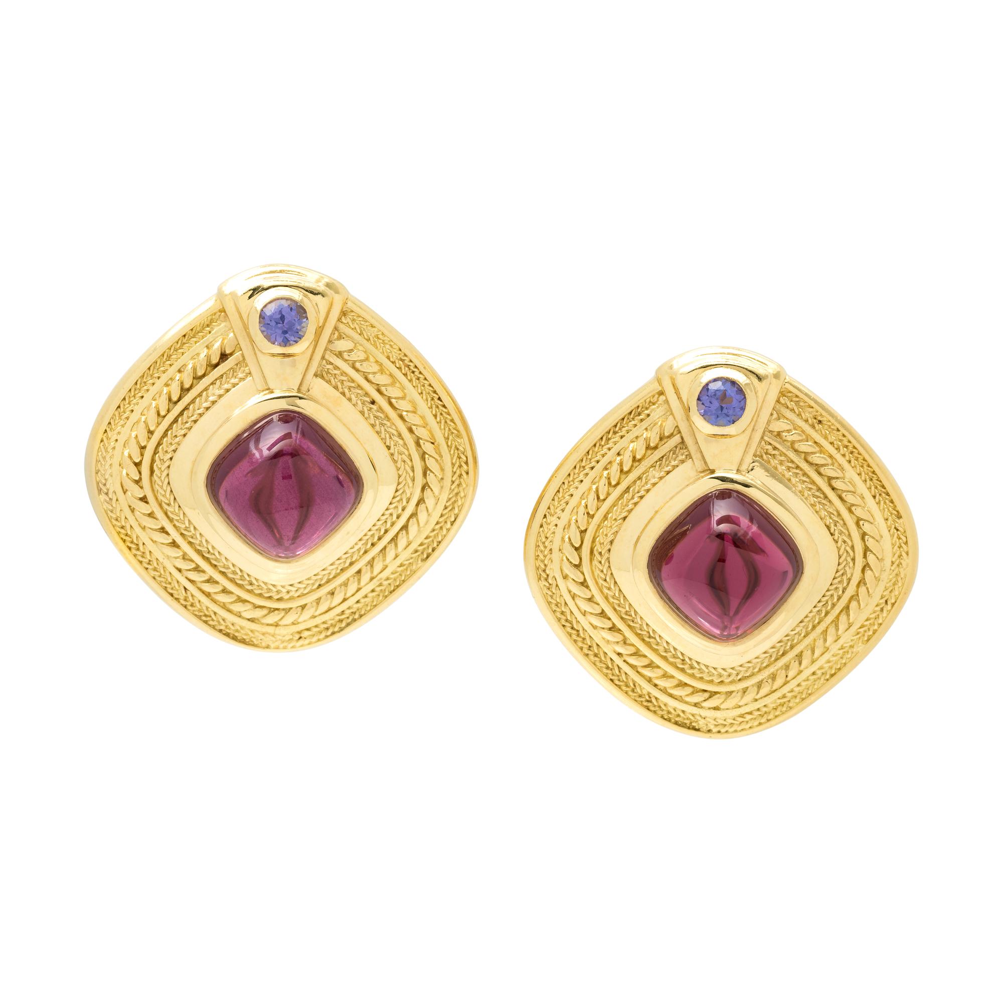 SEIDENGANG, YELLOW GOLD, GARNET AND TANZANITE EARCLIPS