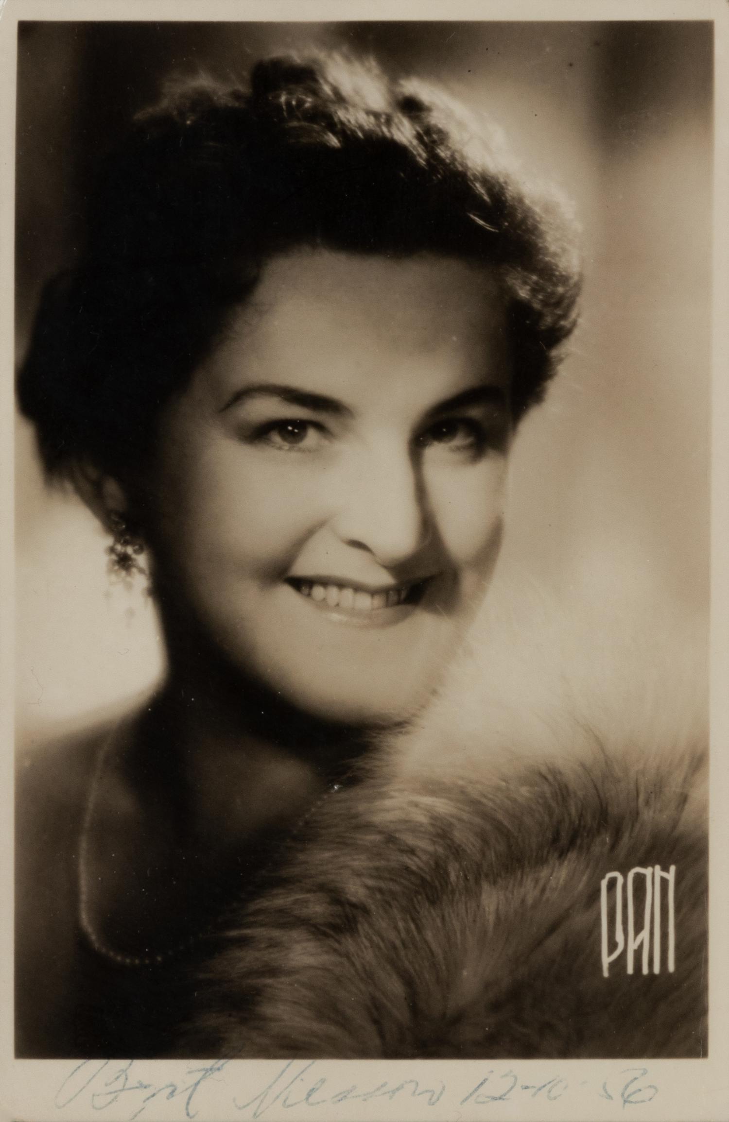 [20TH-CENTURY OPERA SINGERS]. A group of 6 signed photographs of opera singers from the 1950s-1960s, comprising images of: