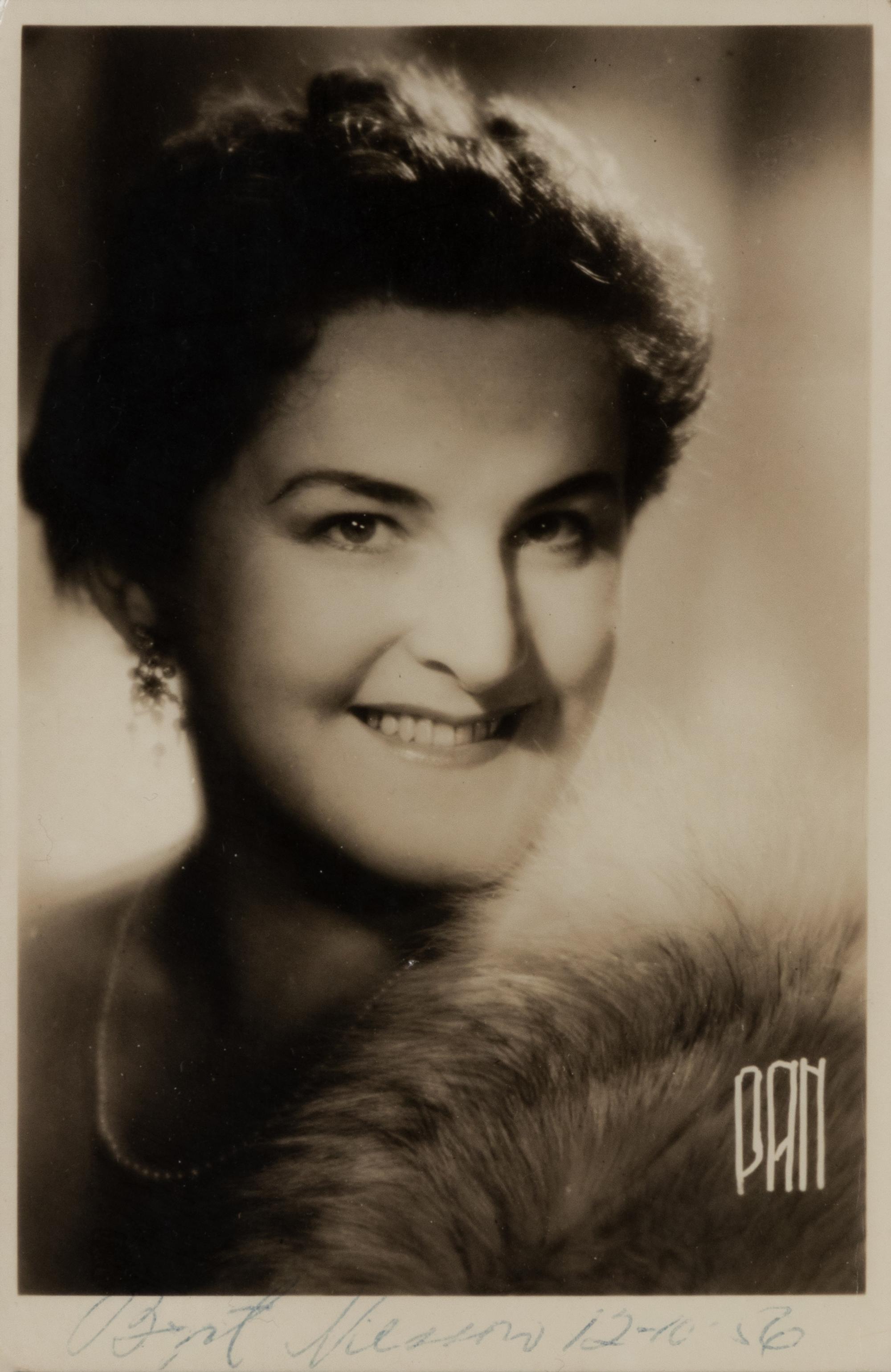 [20TH-CENTURY OPERA SINGERS]. A group of 6 signed photographs of opera singers from the 1950s-1960s, comprising images of:
