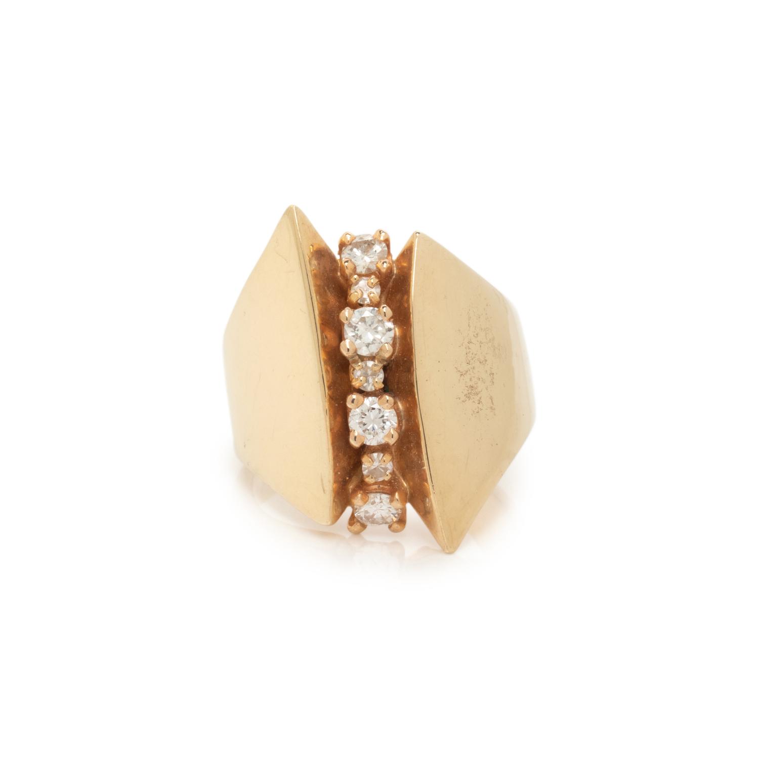 DIAMOND AND YELLOW GOLD RING