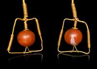A Pair of Chinese Agate and Gold 'Pipa' Earrings, Erhuan, Ming Dynasty 明 金鑲瑪瑙琵琶耳環一對